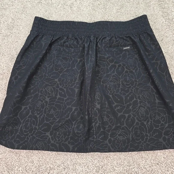 Orvis Womens Black Floral Active Skort Size Medium Zip Pockets Hiking Golf - Picture 7 of 7